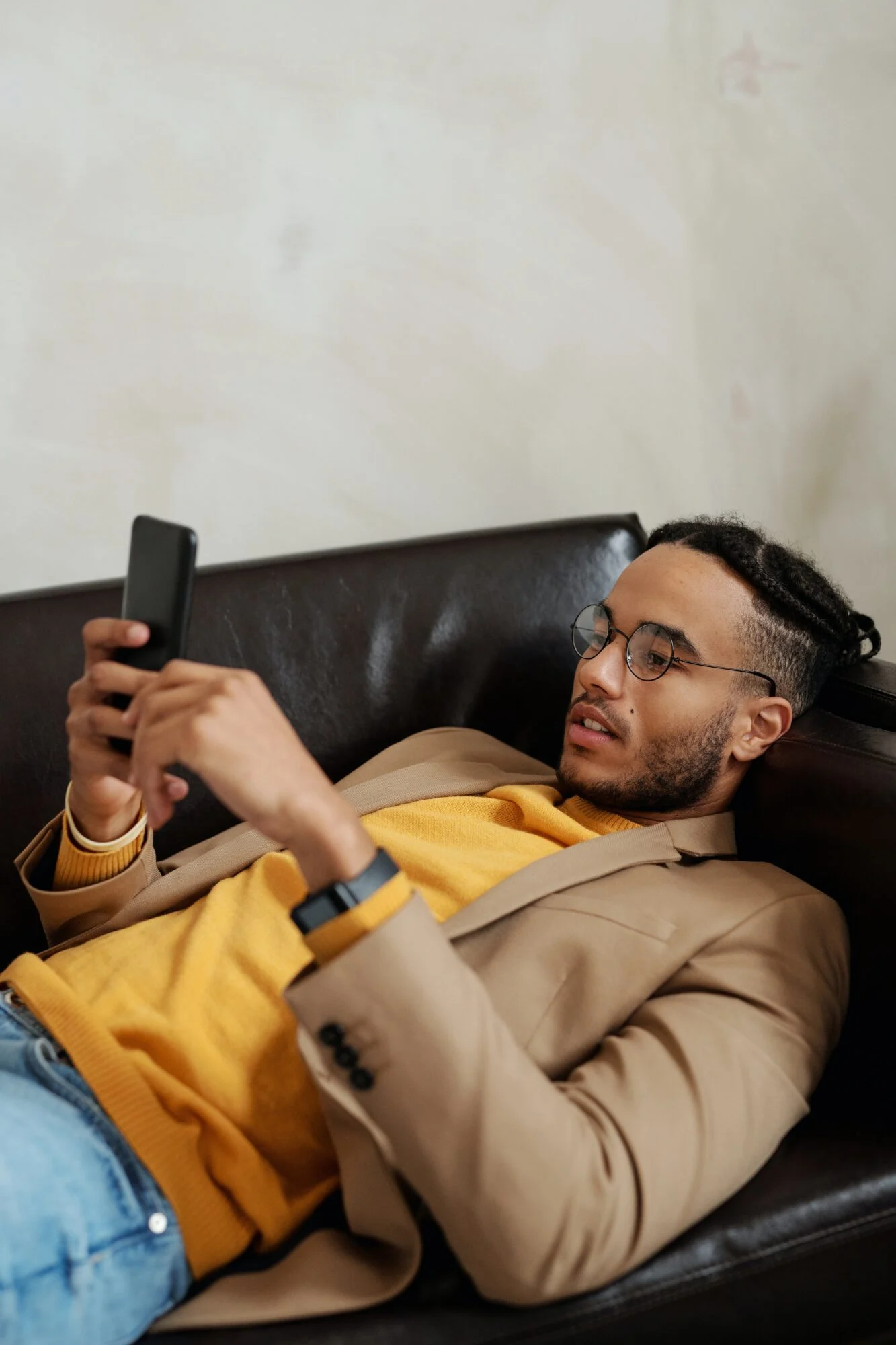 A man reading an article on his phone.