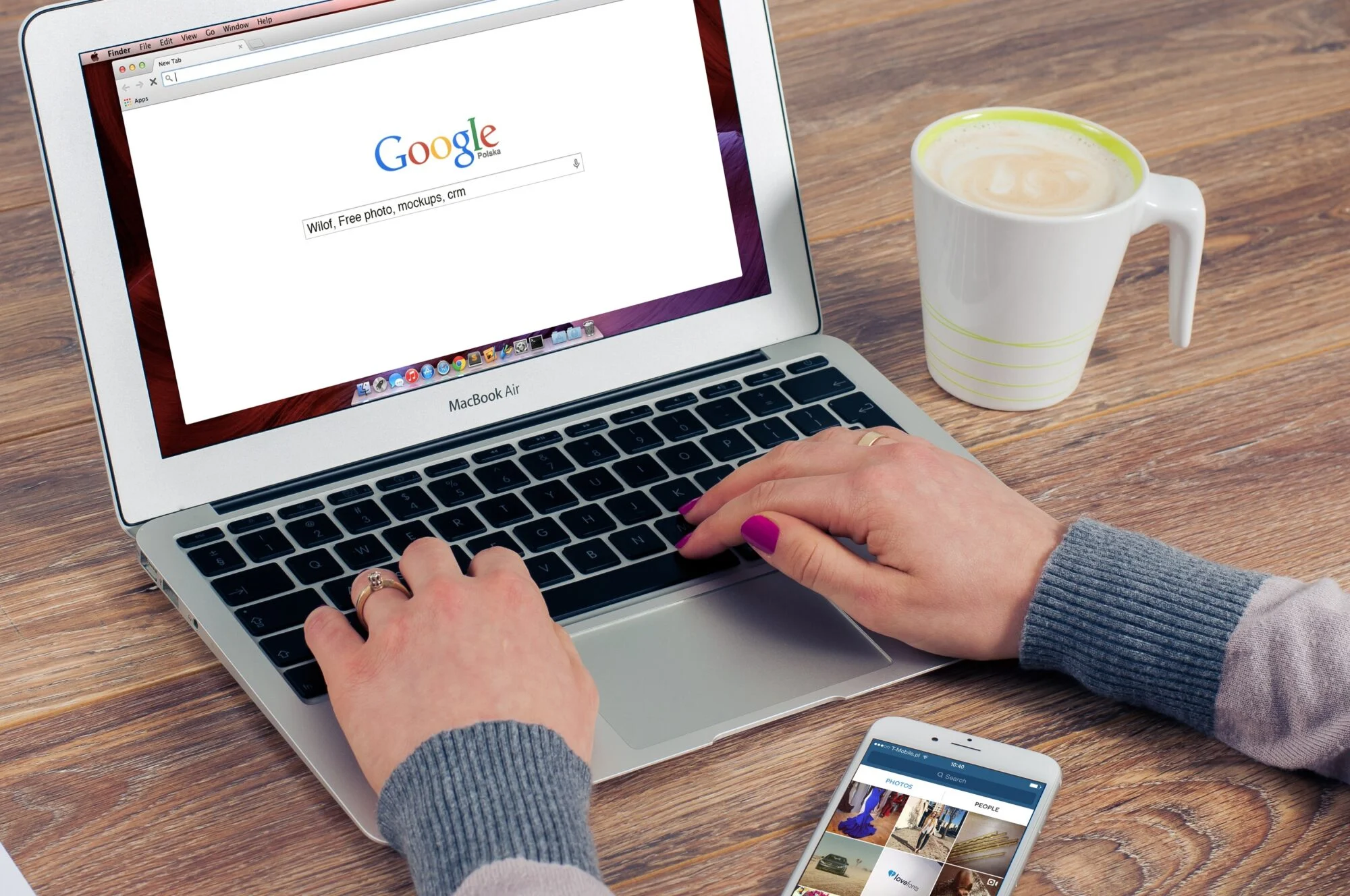 A person on a laptop searching on Google.
